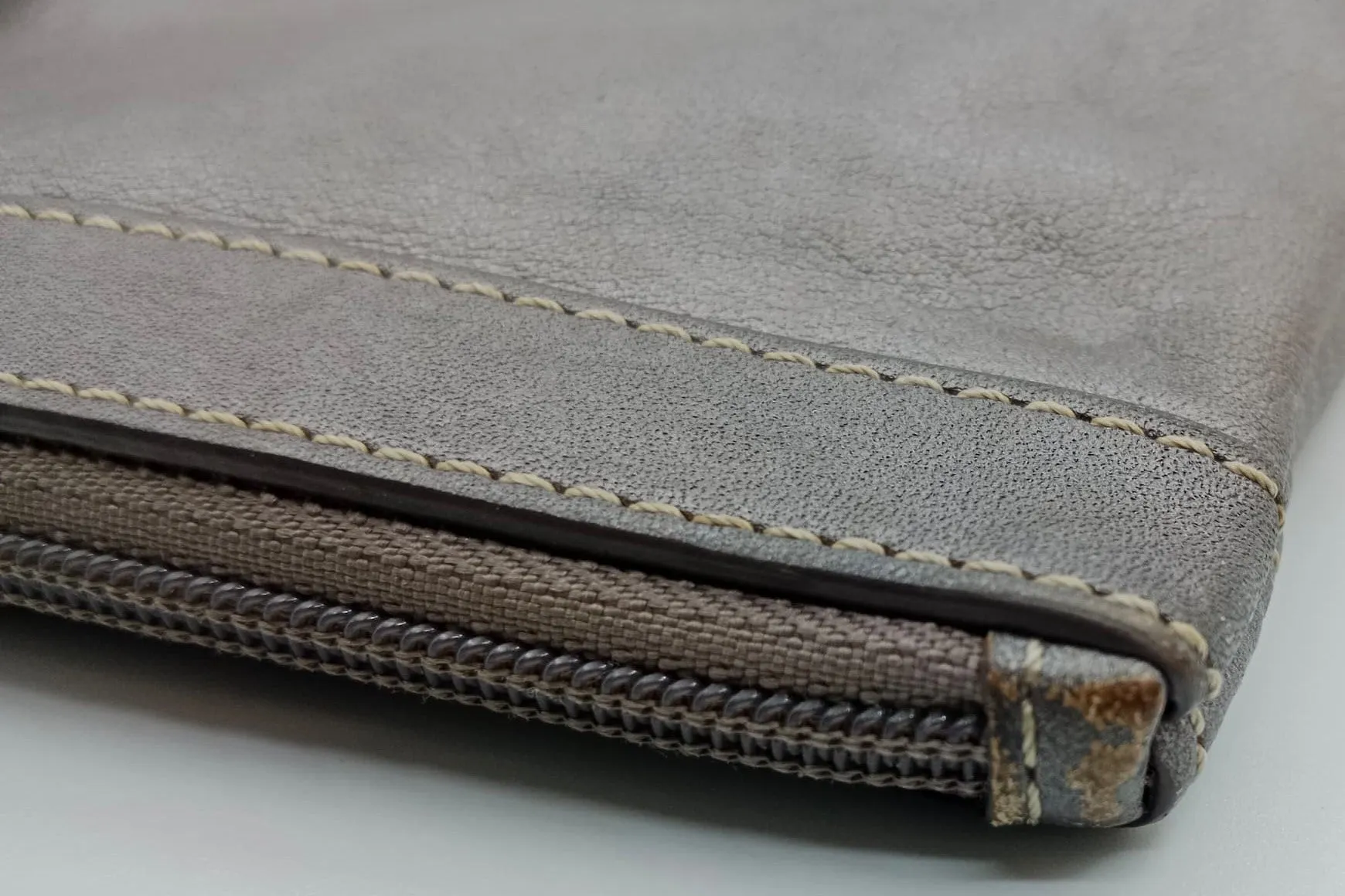 COACH WRISTLET GRAY LEATHER SLIVER HARDWARE