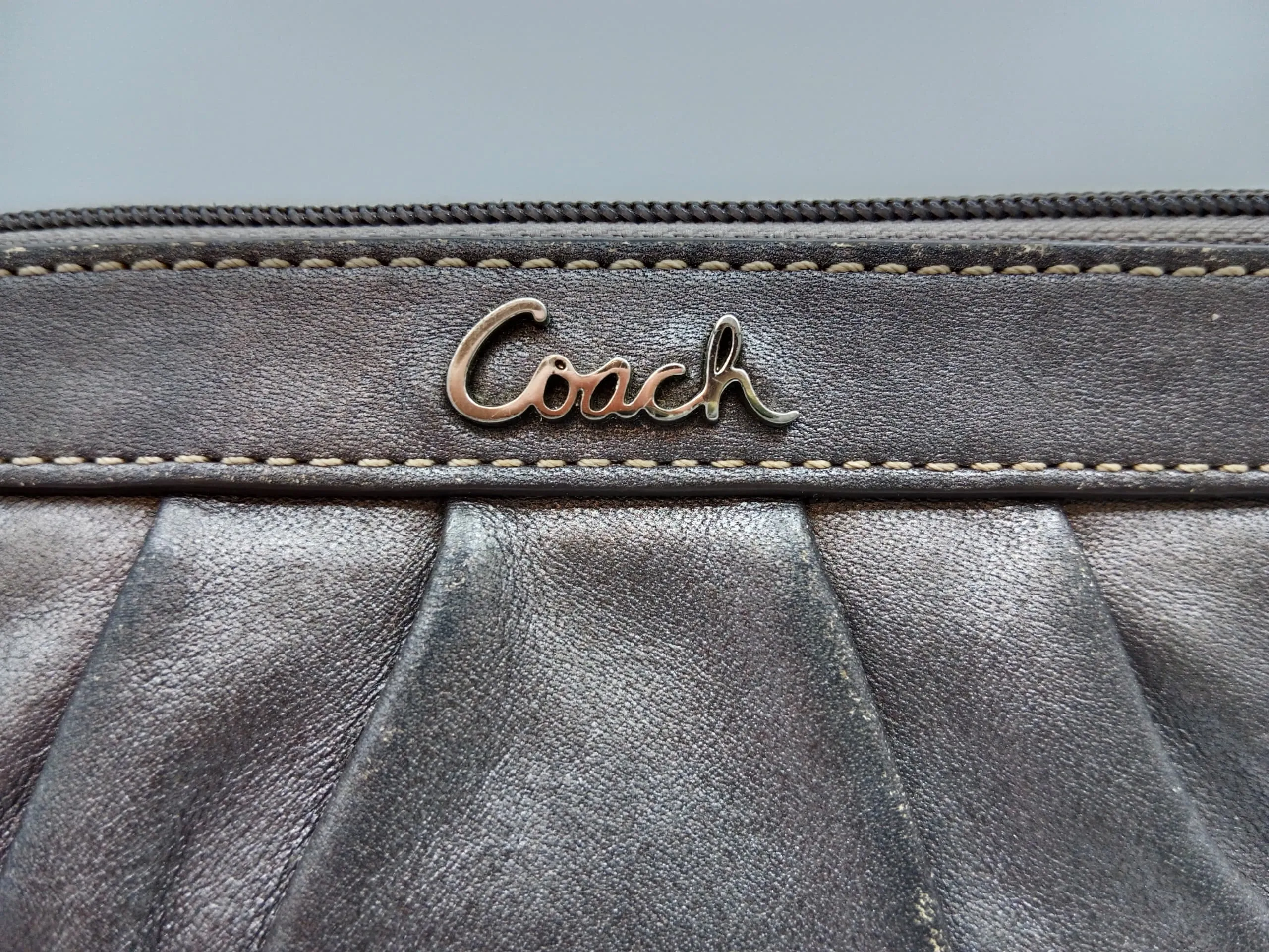 COACH WRISTLET GRAY LEATHER SLIVER HARDWARE